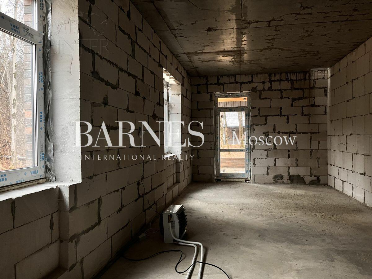 2-этажный коттедж 300 м² без отделки