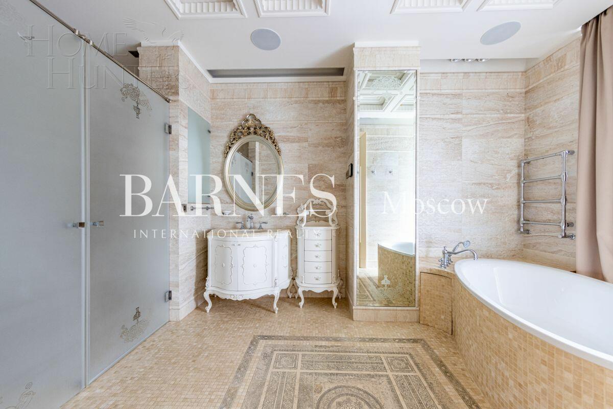 3-этажный таунхаус 430 м² с отделкой