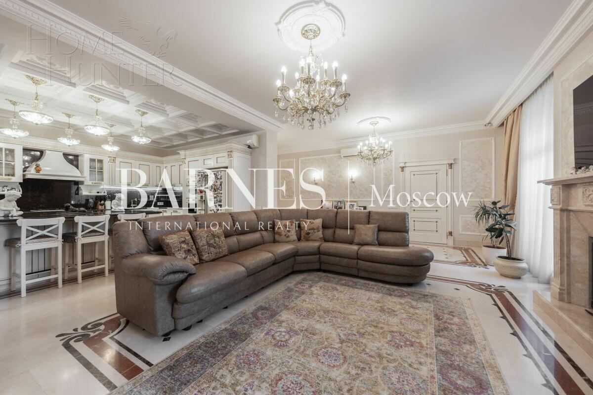 3-этажный таунхаус 700 м² с отделкой