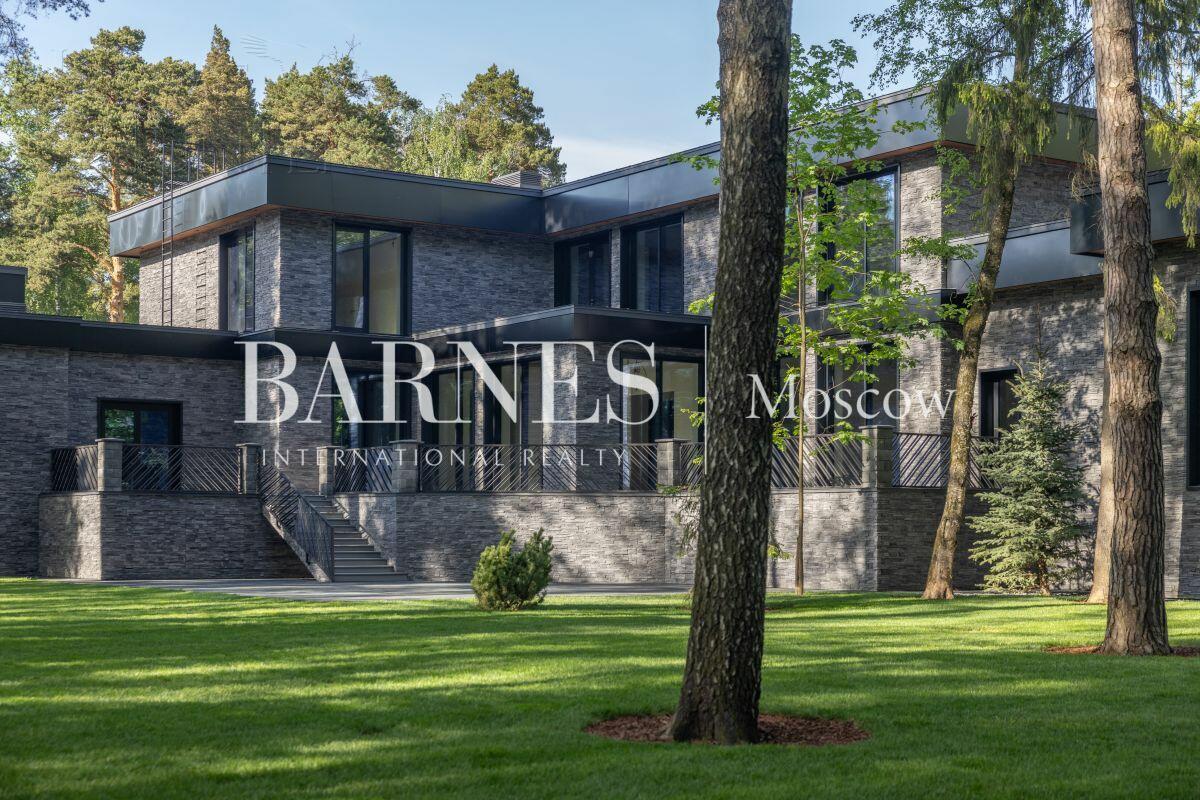 2-этажный коттедж 1 700 м² без отделки