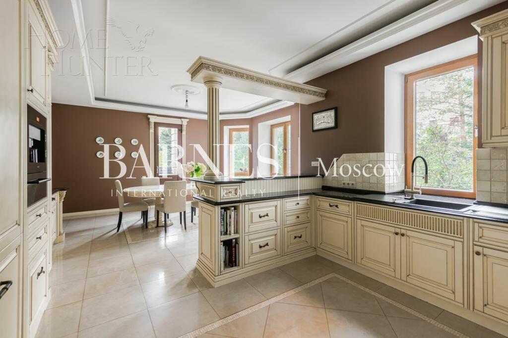 2-этажный коттедж 696 м² с отделкой