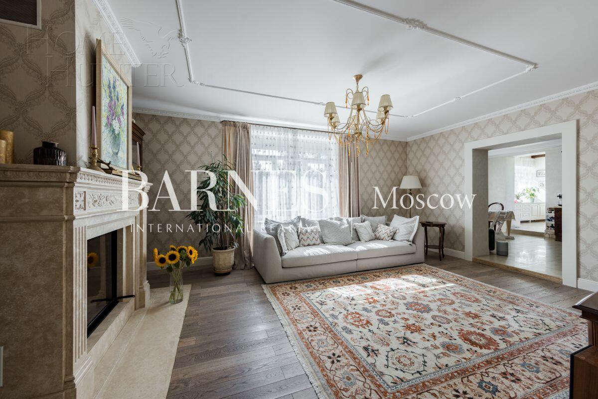 3-этажный коттедж 550 м² с отделкой