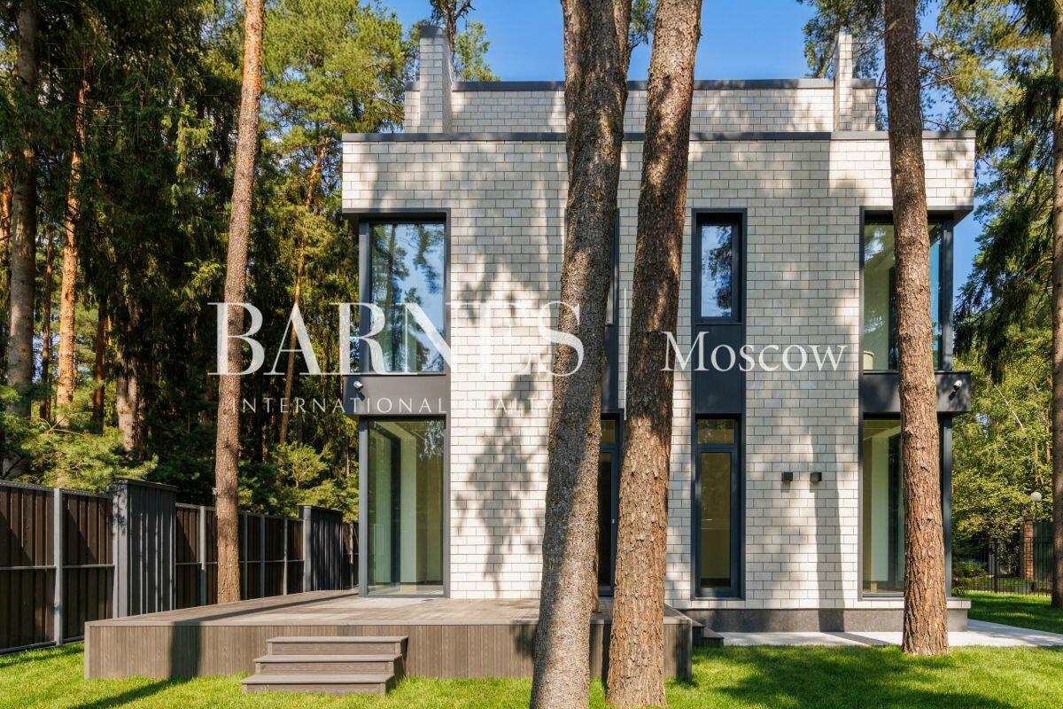 3-этажный коттедж 380 м² с отделкой