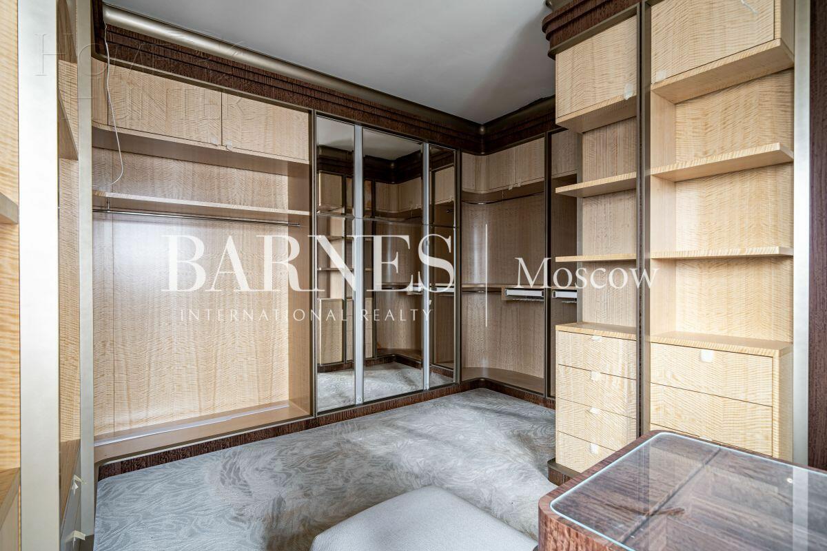 2-этажный коттедж 1 244 м² с отделкой