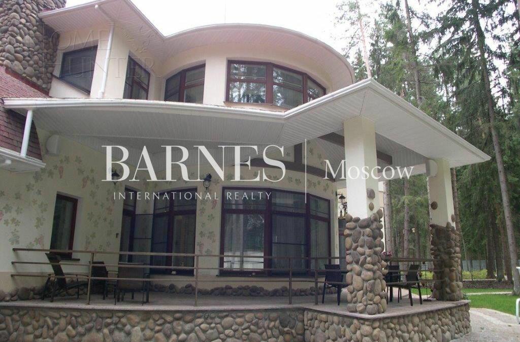 2-этажный коттедж 850 м² с отделкой