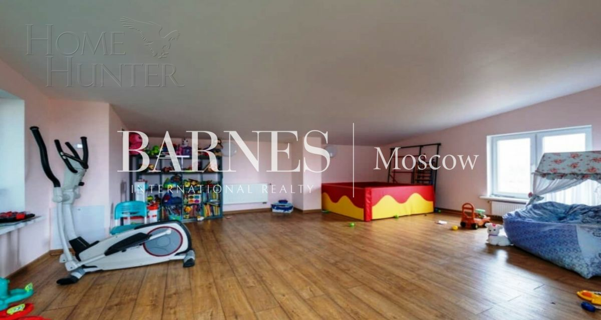 3-этажный коттедж 1 240 м² с отделкой