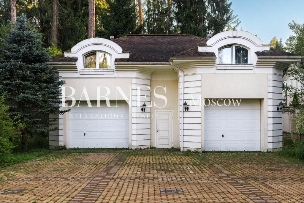 2-этажный коттедж 696 м² с отделкой