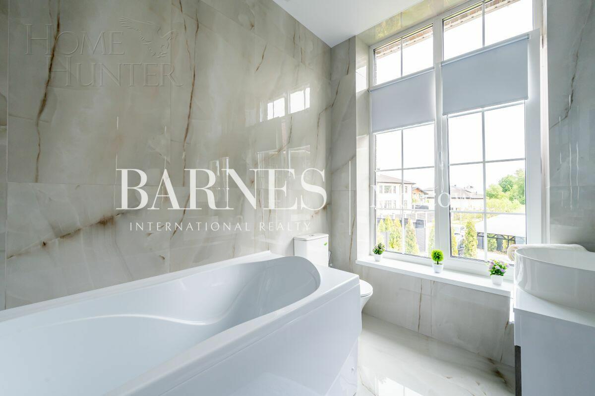 2-этажный коттедж 220 м² с отделкой