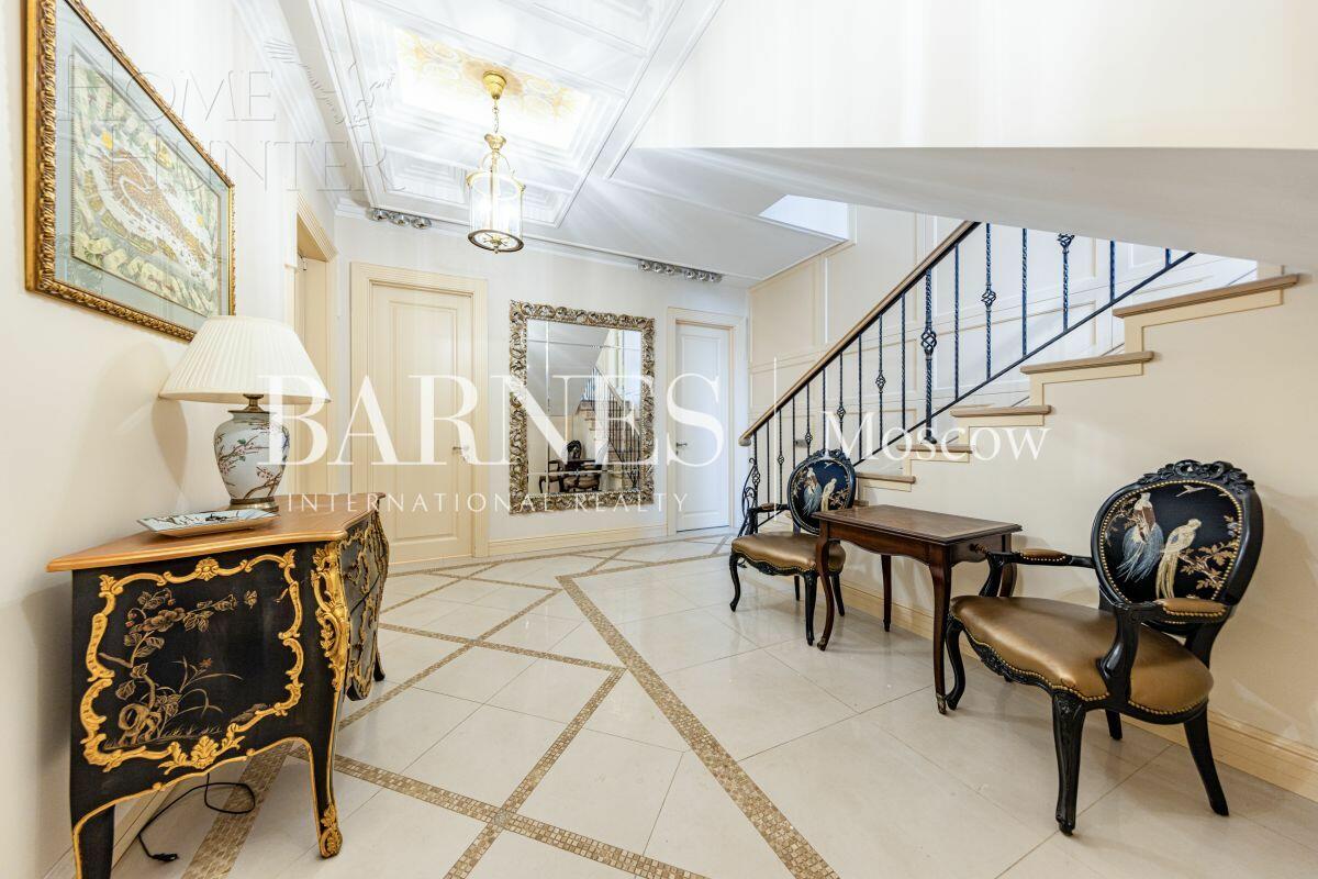 3-этажный таунхаус 430 м² с отделкой