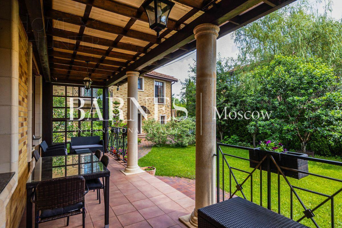 3-этажный таунхаус 700 м² с отделкой