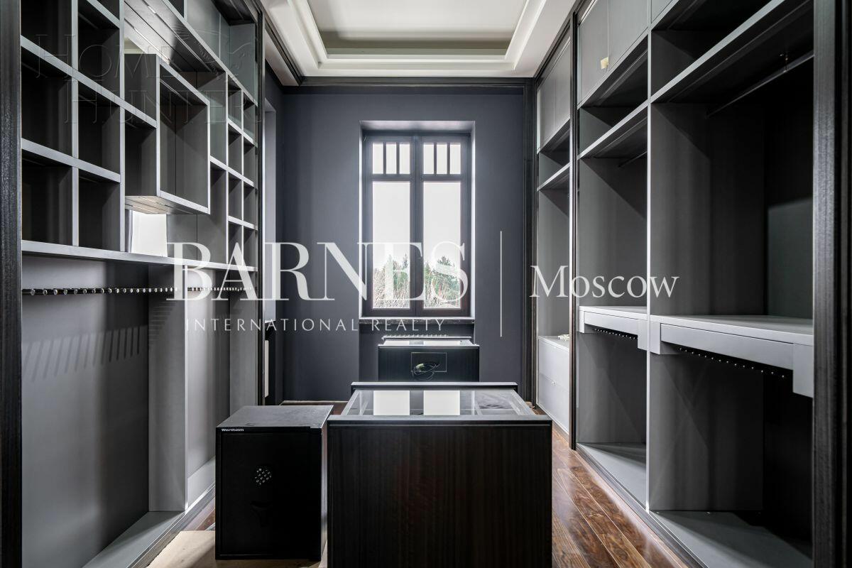 2-этажный коттедж 1 244 м² с отделкой