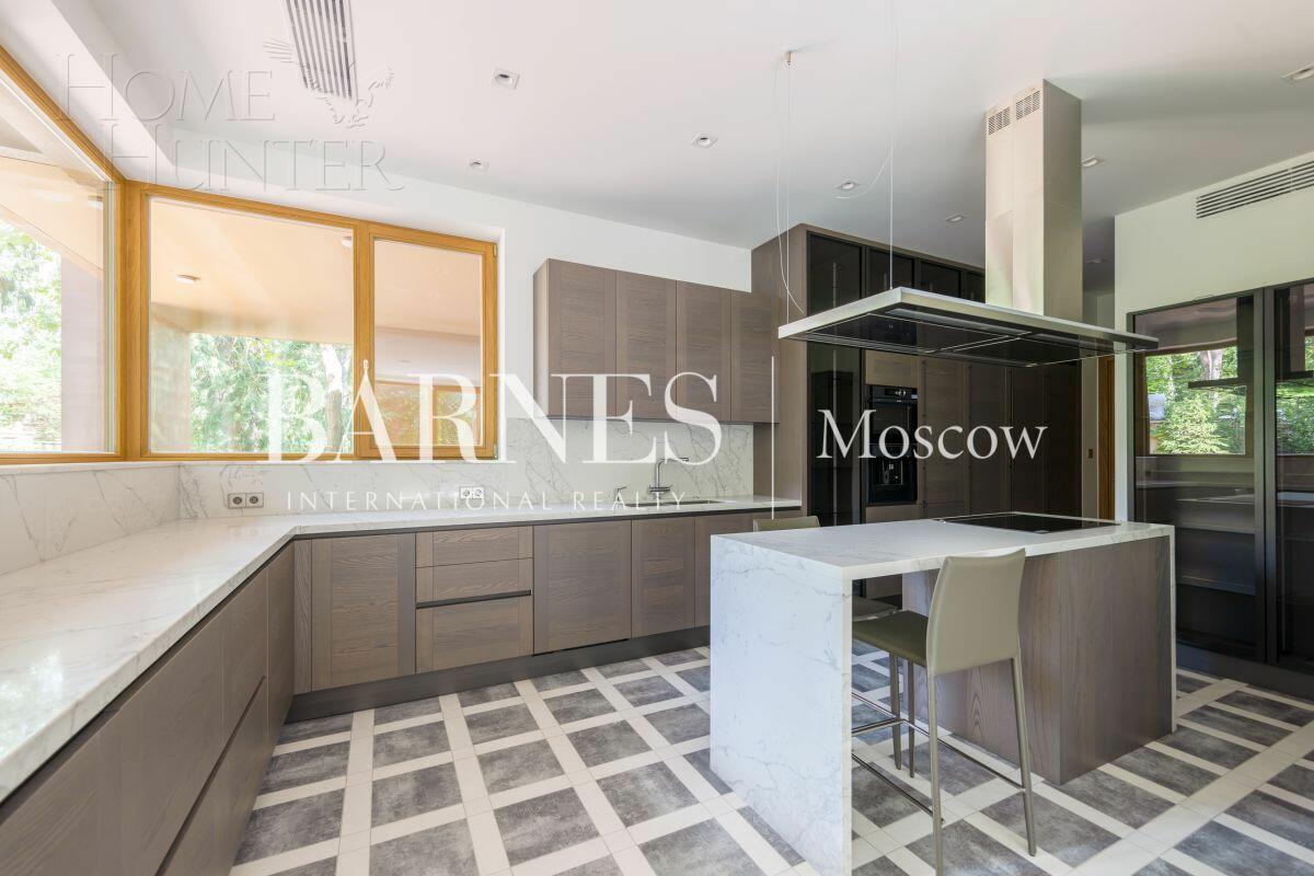 2-этажный коттедж 1 330 м² с отделкой