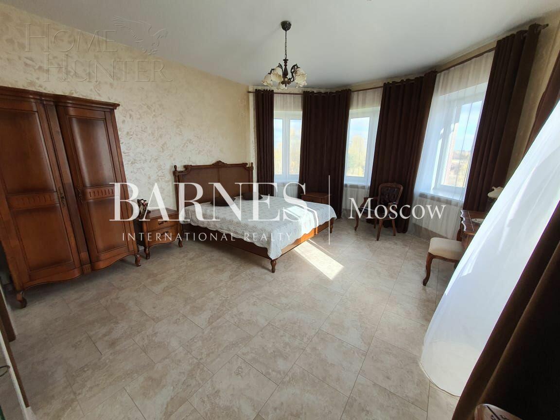 3-этажный коттедж 1 240 м² с отделкой