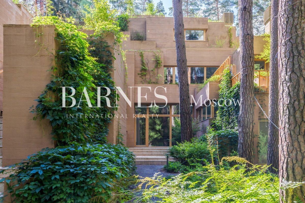 2-этажный коттедж 1 330 м² с отделкой