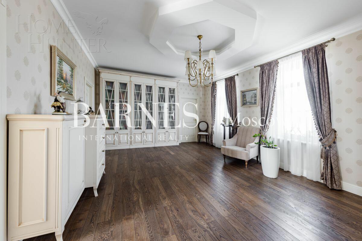 3-этажный коттедж 550 м² с отделкой