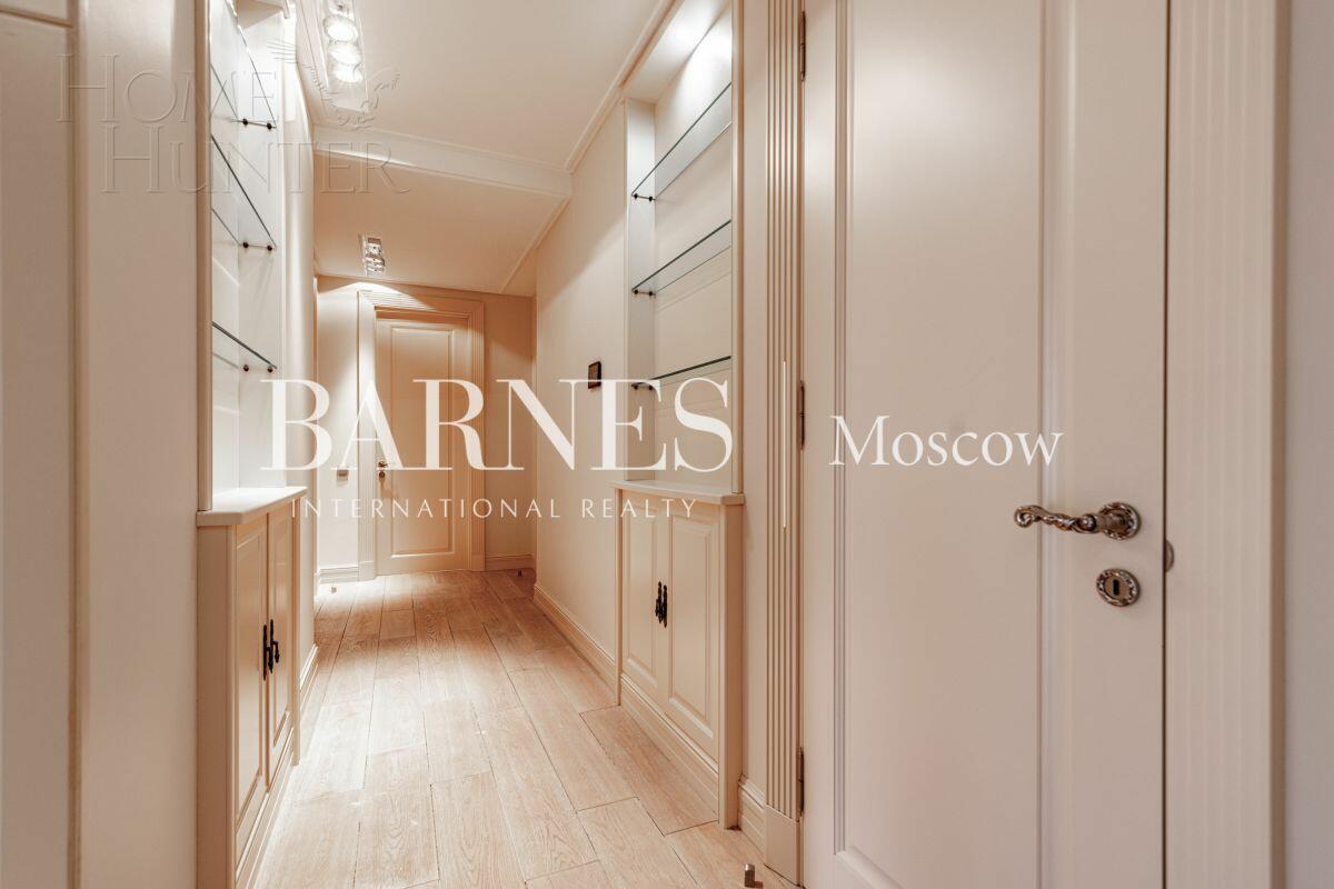 3-этажный таунхаус 430 м² с отделкой