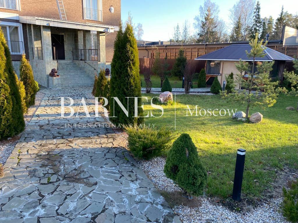 2-этажный коттедж 650 м² с отделкой