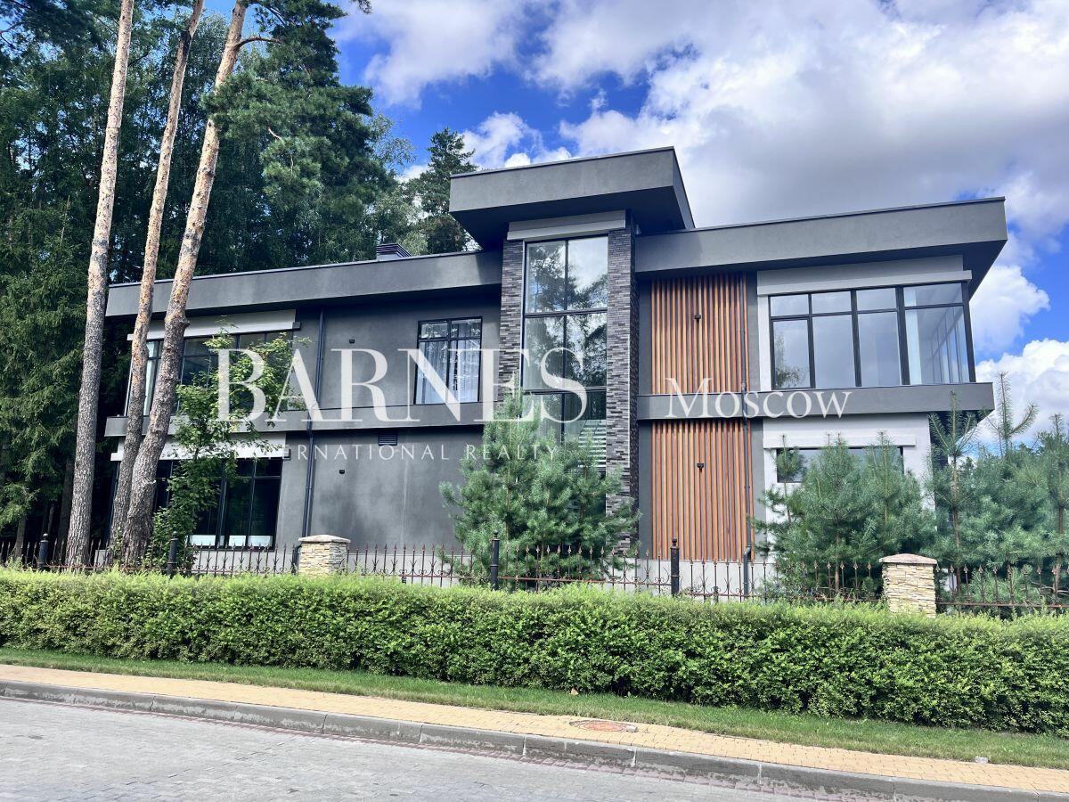 2-этажный коттедж 720 м² с отделкой