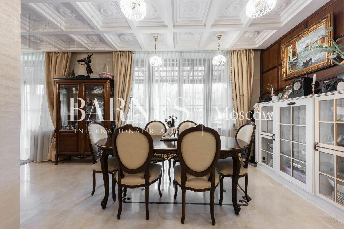 3-этажный таунхаус 700 м² с отделкой