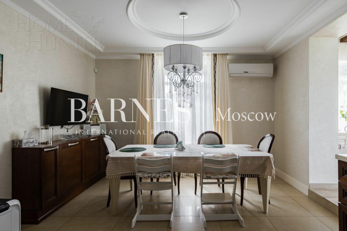 3-этажный коттедж 550 м² с отделкой
