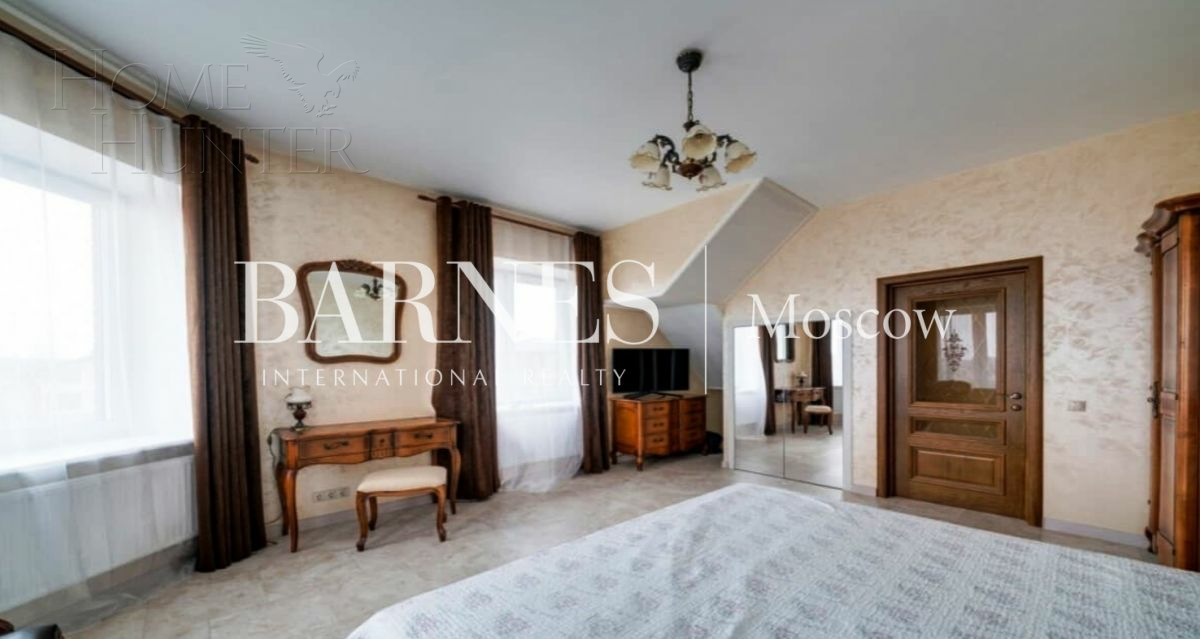 3-этажный коттедж 1 240 м² с отделкой