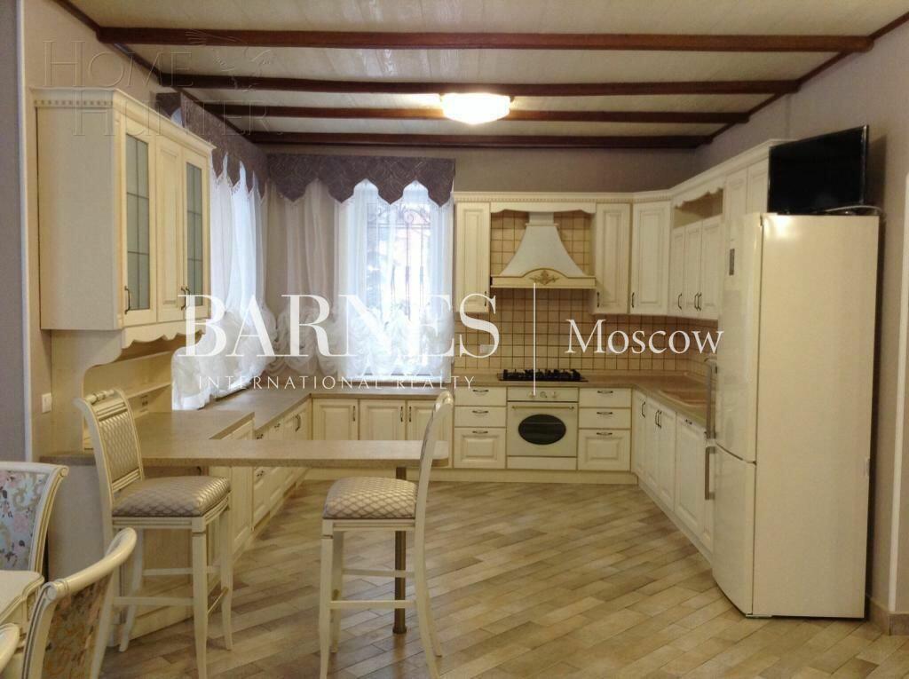 3-этажный коттедж 400 м² с отделкой
