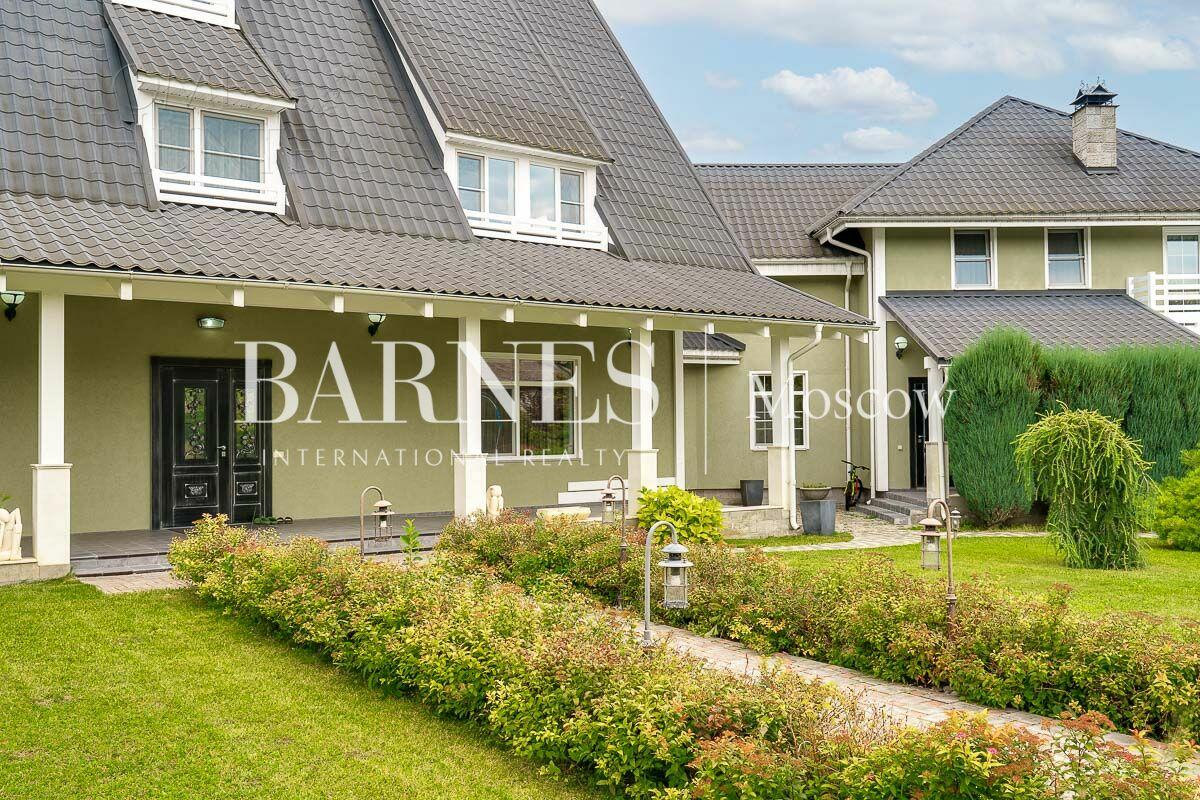 2-этажный коттедж 1 150 м² с отделкой