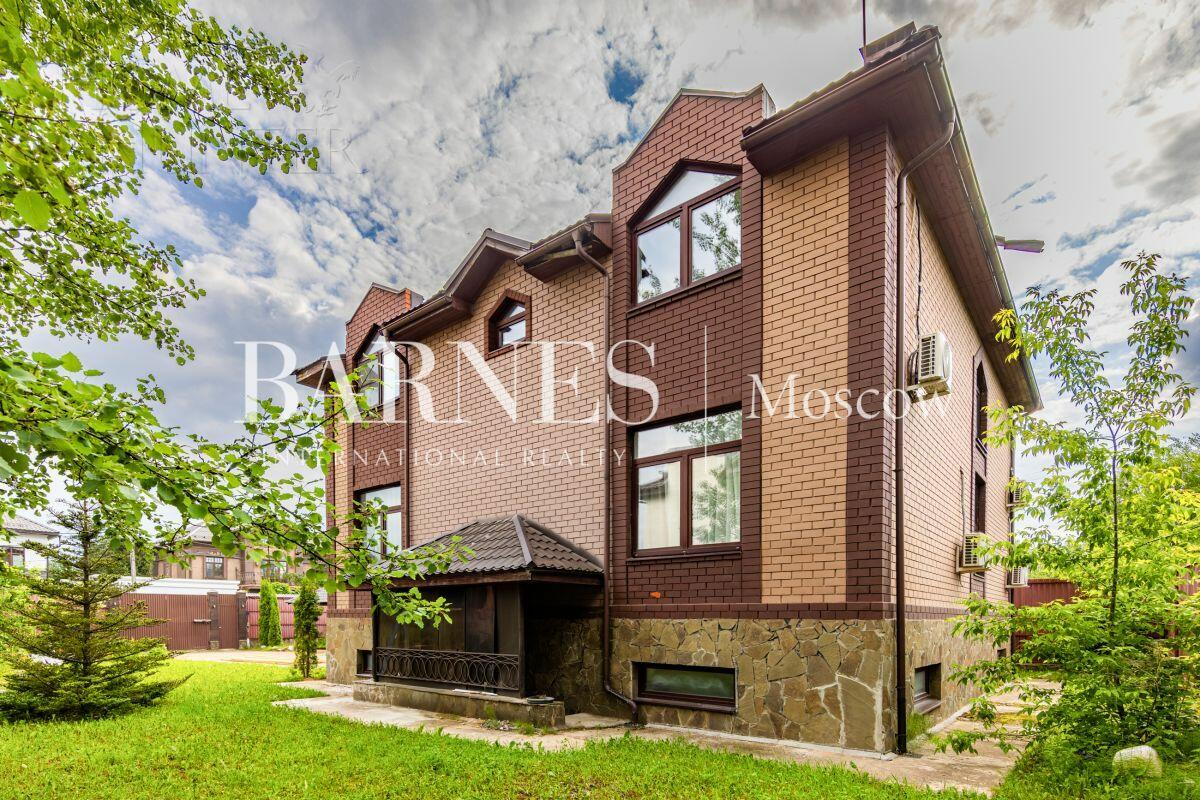 2-этажный коттедж 320 м² с отделкой