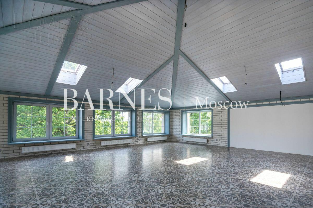 3-этажный коттедж 1 162 м² с отделкой