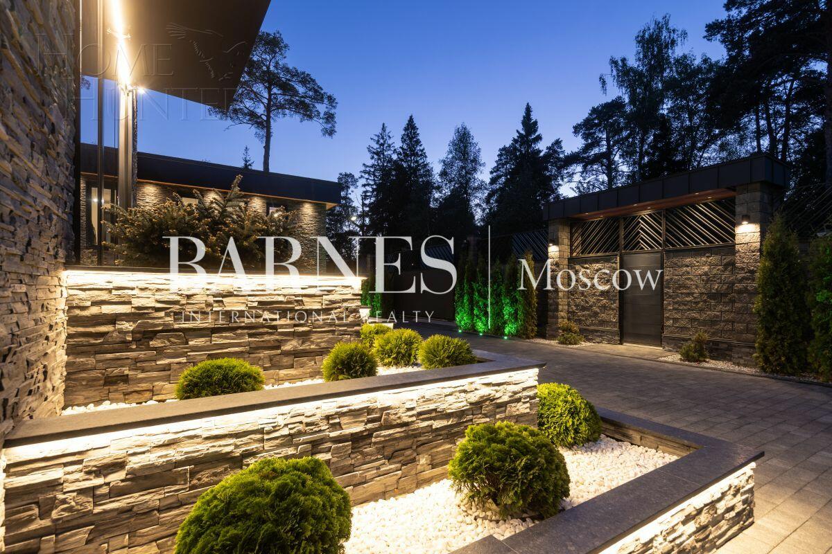 2-этажный коттедж 1 700 м² без отделки