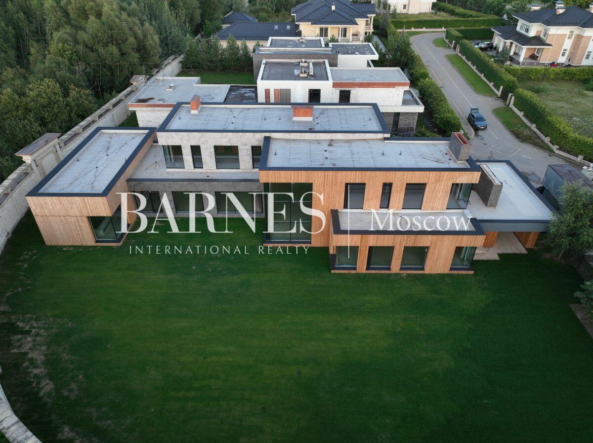 2-этажный коттедж 917.6 м² без отделки