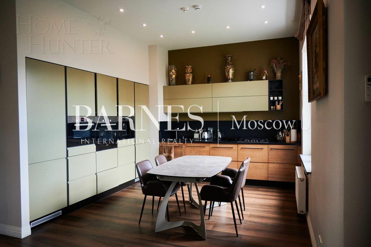 2-этажный таунхаус 295 м² с отделкой