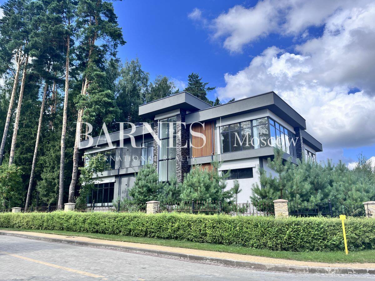 2-этажный коттедж 720 м² с отделкой