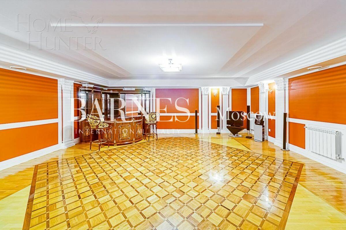 3-этажный коттедж 740 м² с отделкой