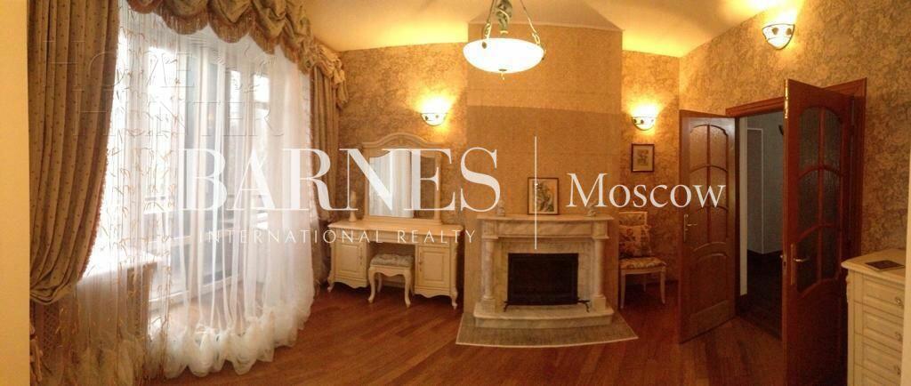 3-этажный коттедж 400 м² с отделкой