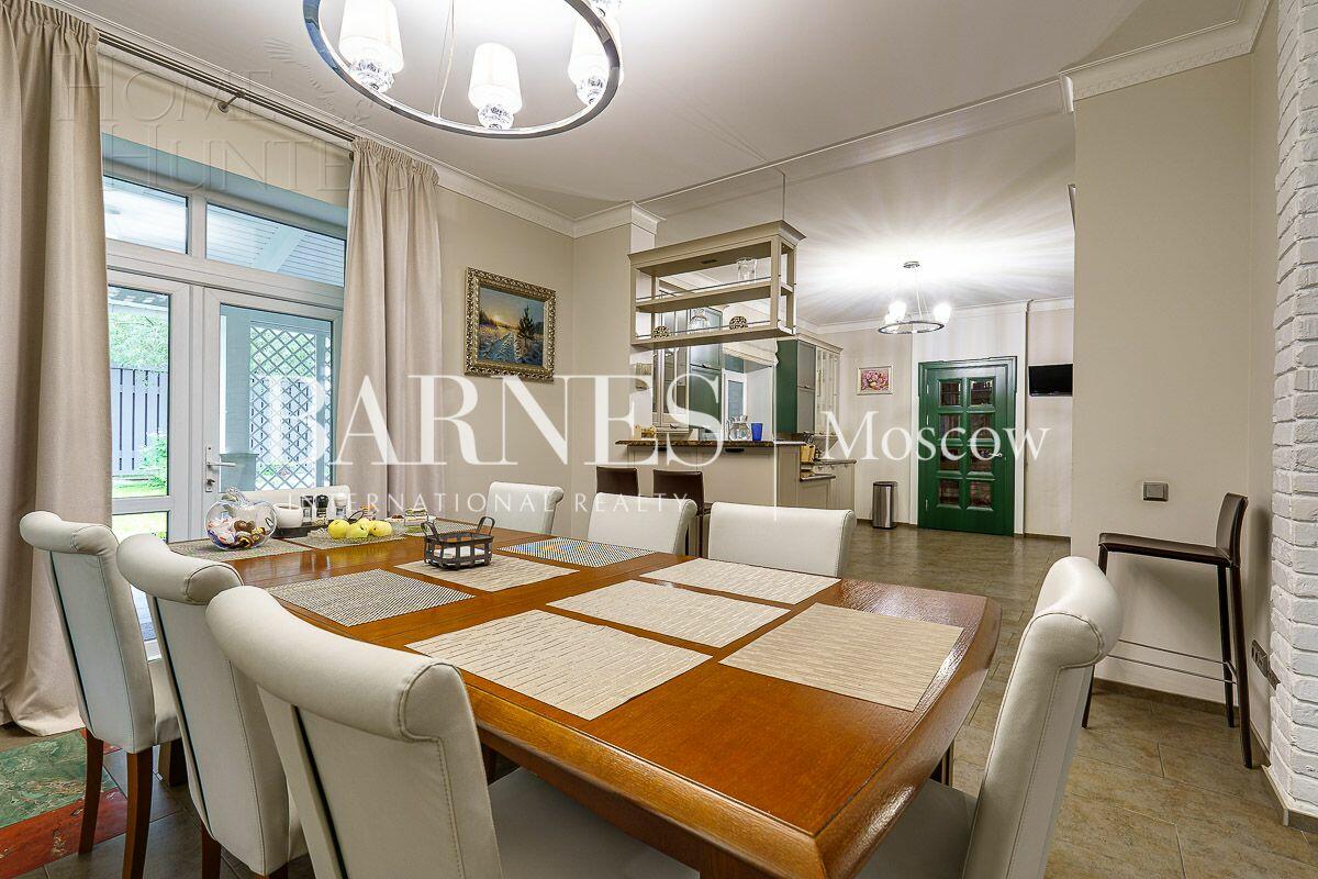 2-этажный коттедж 1 150 м² с отделкой