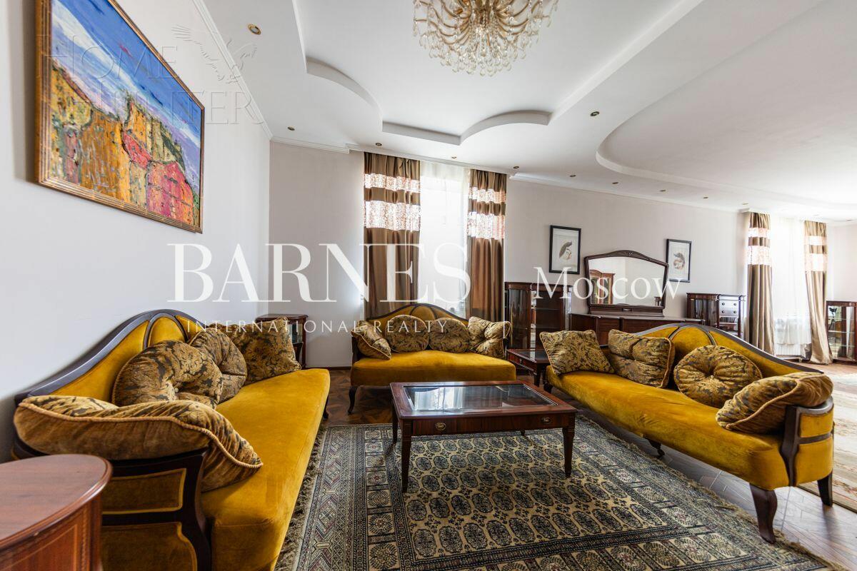 2-этажный коттедж 320 м² с отделкой