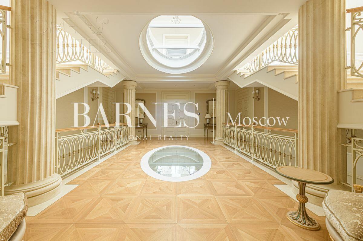 2-этажный коттедж 2 400 м² с отделкой