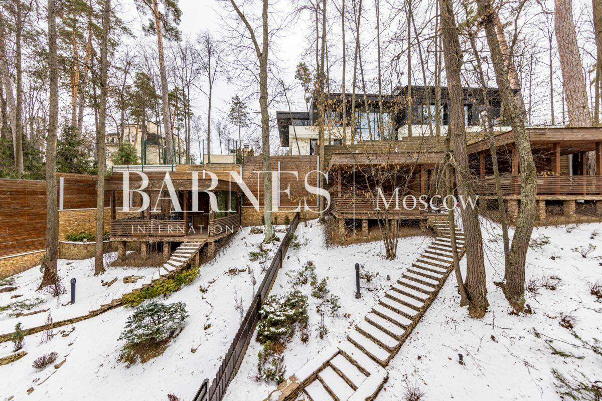 3-этажный таунхаус 430 м² с отделкой