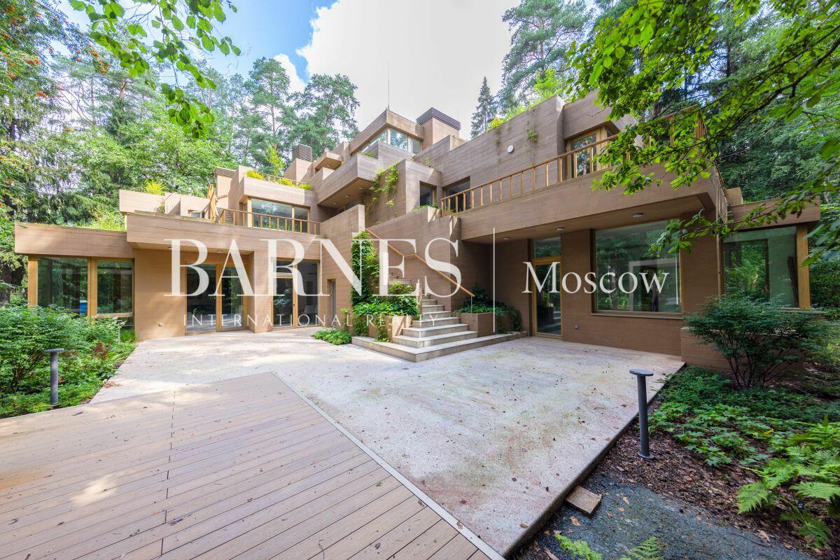 2-этажный коттедж 1 330 м² с отделкой