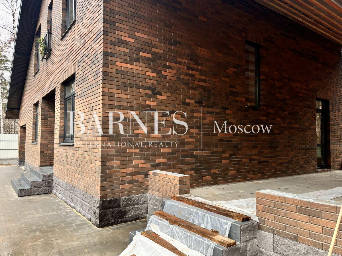 2-этажный коттедж 300 м² без отделки