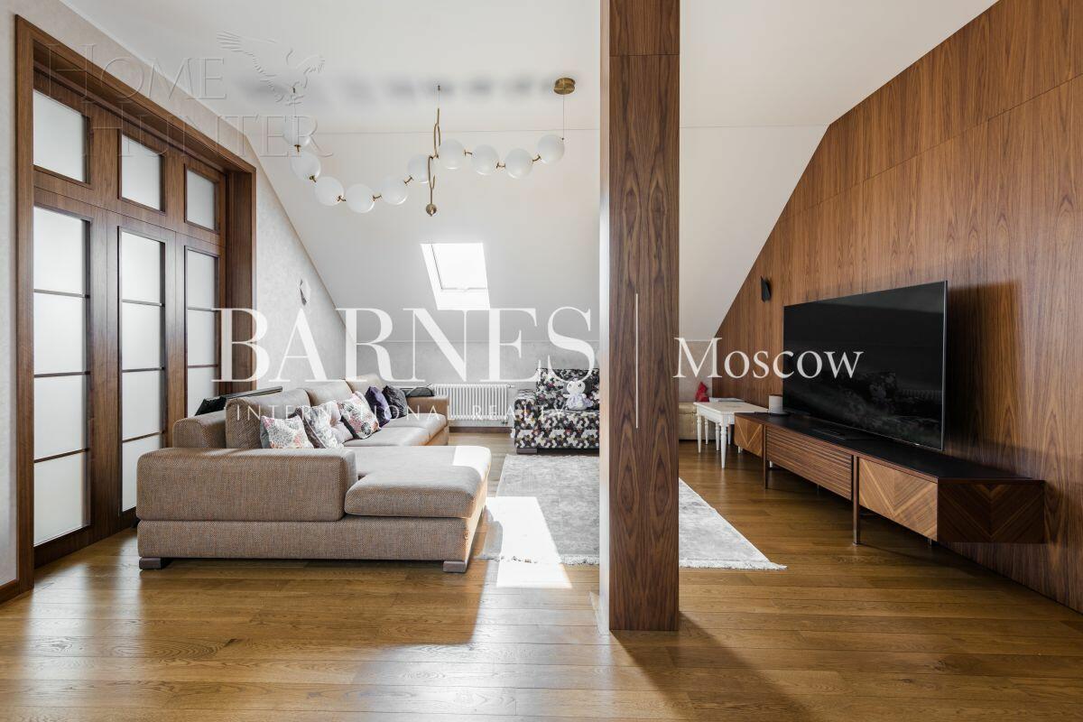 3-этажный коттедж 550 м² с отделкой