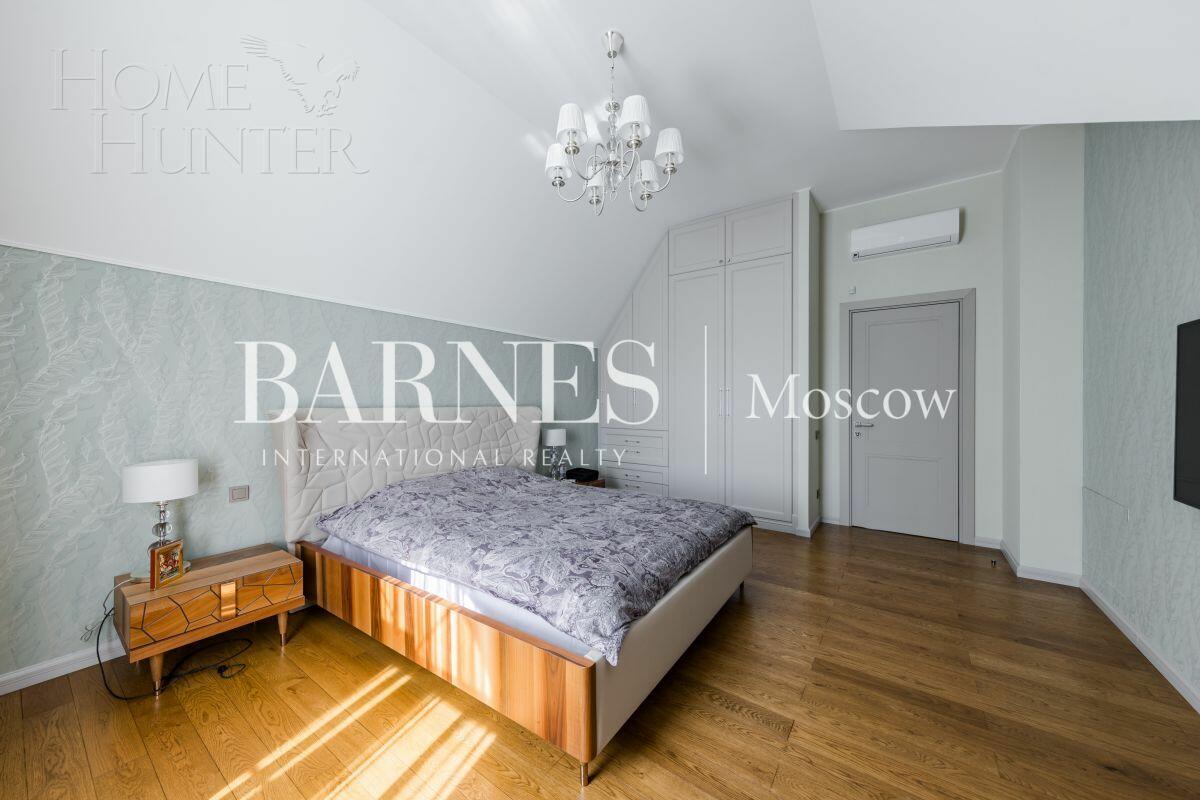 3-этажный коттедж 550 м² с отделкой