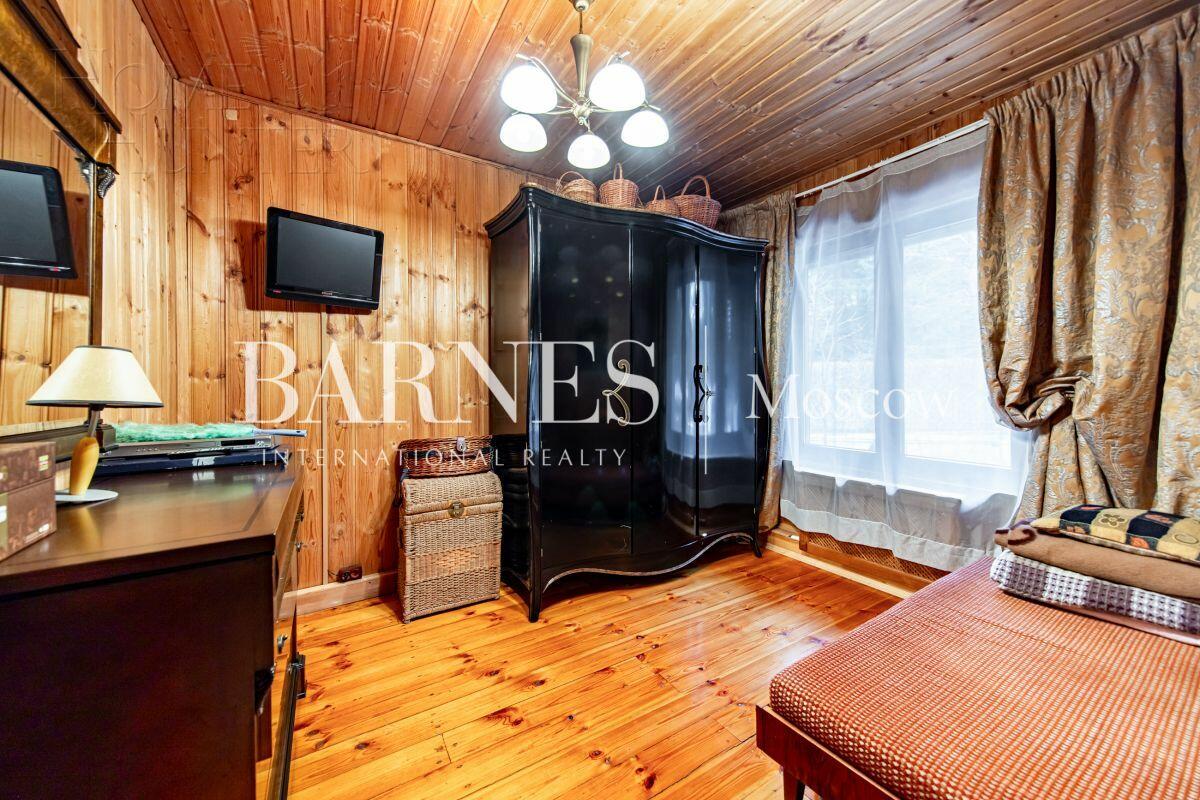 3-этажный коттедж 650 м² с отделкой