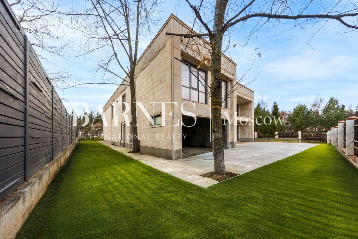 2-этажный коттедж 830 м² без отделки