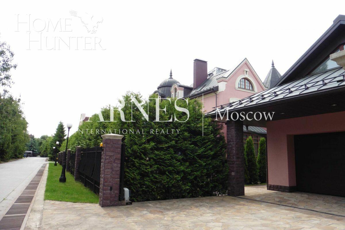 2-этажный коттедж 1 180 м² с отделкой