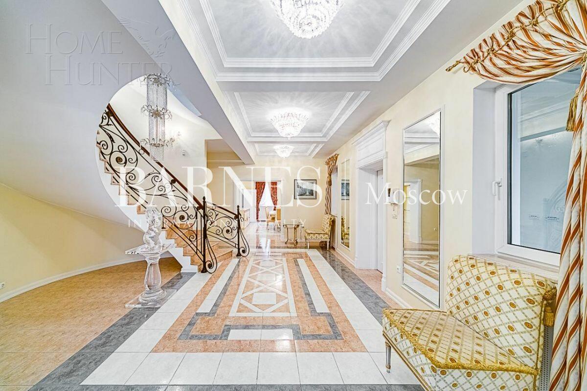 3-этажный коттедж 740 м² с отделкой