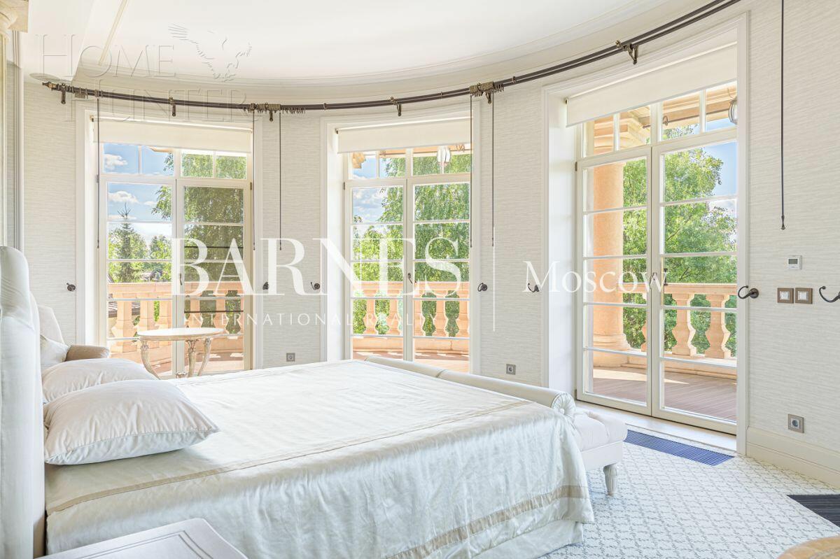 2-этажный коттедж 2 400 м² с отделкой