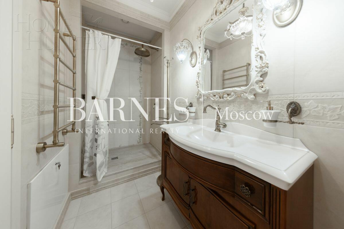 3-этажный таунхаус 700 м² с отделкой