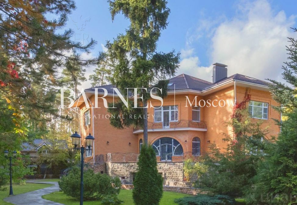 2-этажный коттедж 1 300 м² с отделкой